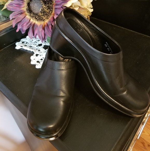 DANSKO leather shoes. - Picture 1 of 8